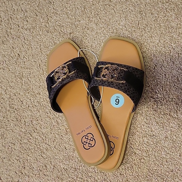 Flats - Picture 3 of 4